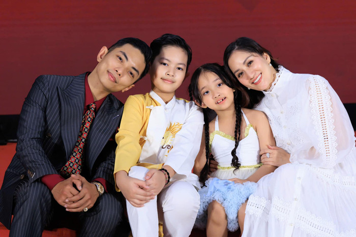 Tổ ấm nhỏ hạnh phúc của gia đình Khánh Thi - Phan Hiển. Ảnh: FBNV