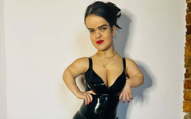 'Người mẫu thấp 1m12' chỉ trích hãng nội y Victoria's Secret Ảnh 2