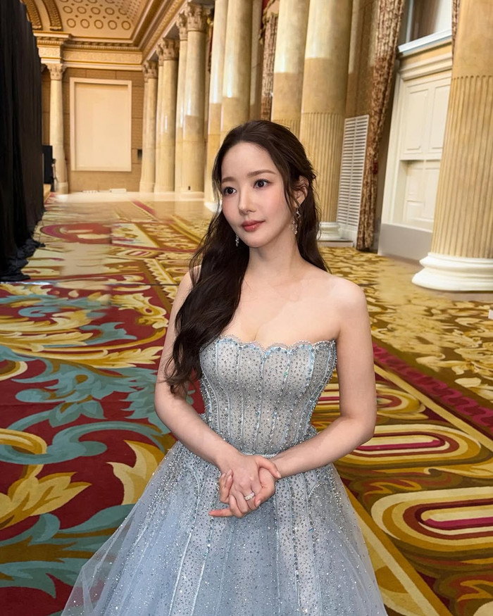 Nữ diễn viên Park Min Young tự tin mặc hở sau khi tăng cân. Ảnh: Instagram rachel_mypark