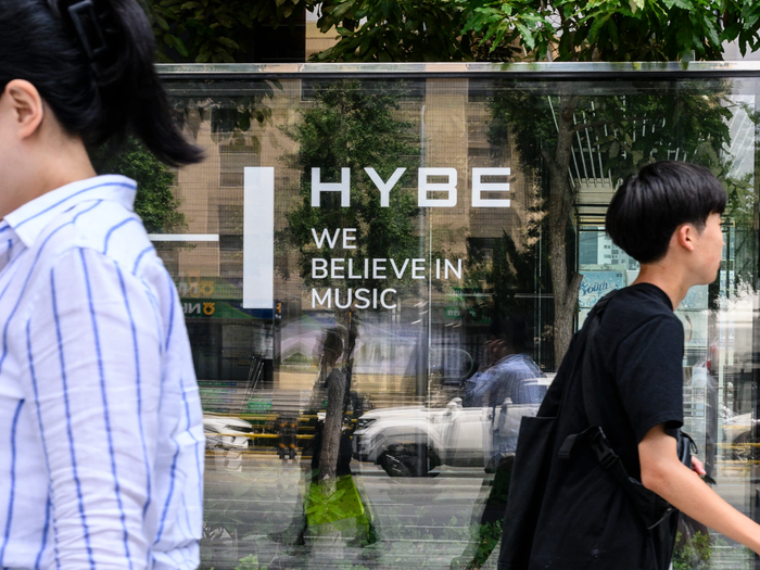 HYBE gây tranh cãi khi bán vé concert của thành viên BTS với giá 'cắt cổ' Ảnh 7