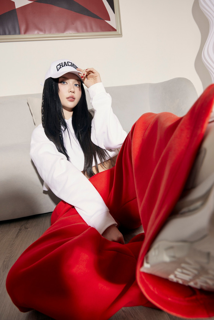 Hiện, Ngọc Trinh kín tiếng trong chuyện tình cảm. (Ảnh FBNV)