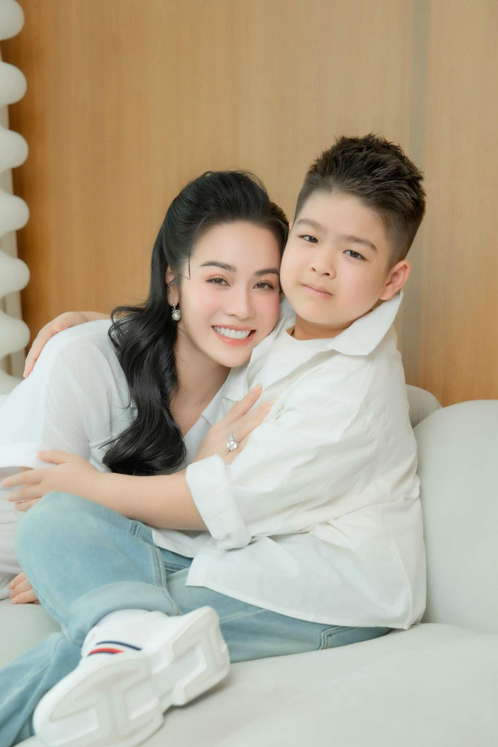Nhật Kim Anh cho biết, hai con chính là niềm động lực to lớn trong cuộc sống để cô chăm chỉ làm việc. (Ảnh: FBNV)