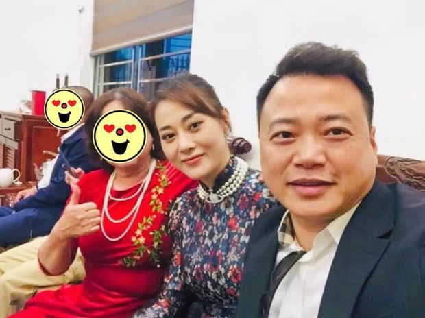 Hình ảnh được cho là Phương Oanh đưa Shark Bình về ra mắt gia đình vào dịp Tết 2023. 