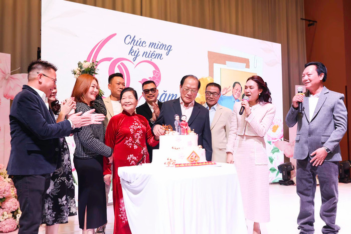 Mỹ Tâm trở về nhà đón Tết 2025 cùng gia đình. Ảnh: FBNV