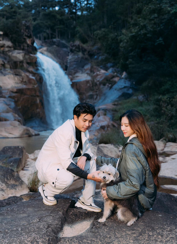 Hồ Quang Hiếu thường đưa vợ sinh năm 2000 đi du lịch, tận hưởng cuộc sống. Ảnh: FBNV