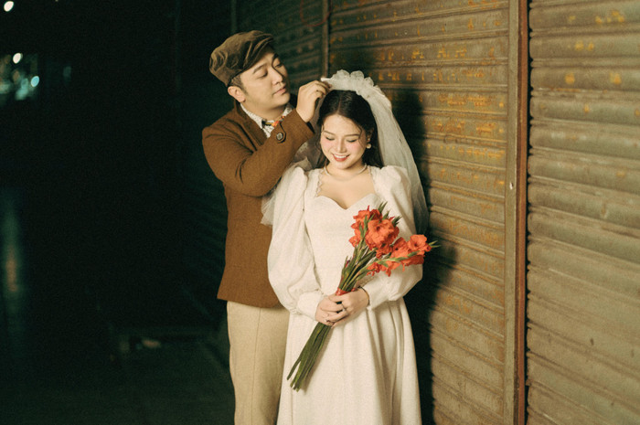 Hình ảnh nam ca sĩ Yanbi bên cạnh bà xã Thu Trang. Ảnh: FBNV