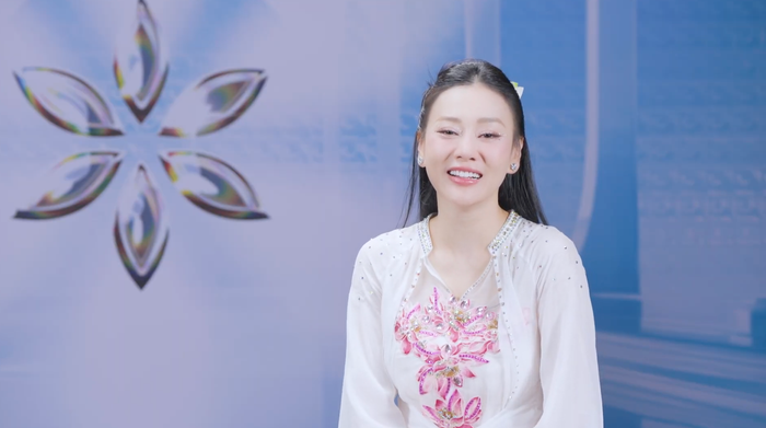 Phương Oanh cười rạng rỡ sau khi đón nhận điểm từ giám khảo. Ảnh: Chụp màn hình