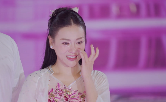 Phương Oanh xúc động khi chiến thắng chính mình. Ảnh: Chụp màn hình