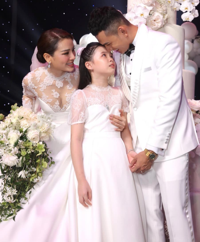 Bé Mia - con gái riêng của Phương Trinh Jolie lần đầu xuất hiện sau 9 năm giấu kín. (Ảnh: FBNV)