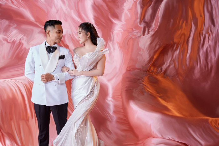 Khánh Thi - Phan Hiển ngồi ghế ban giám khảo Bước Nhảy Hoàn Vũ.
