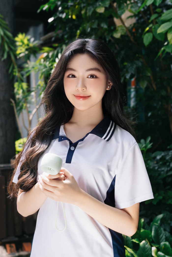 Lọ Lem cho biết sẽ tiếp thu những điều tích cực để hoàn thiện bản thân hơn trong tương lai. (Ảnh: FBNV)