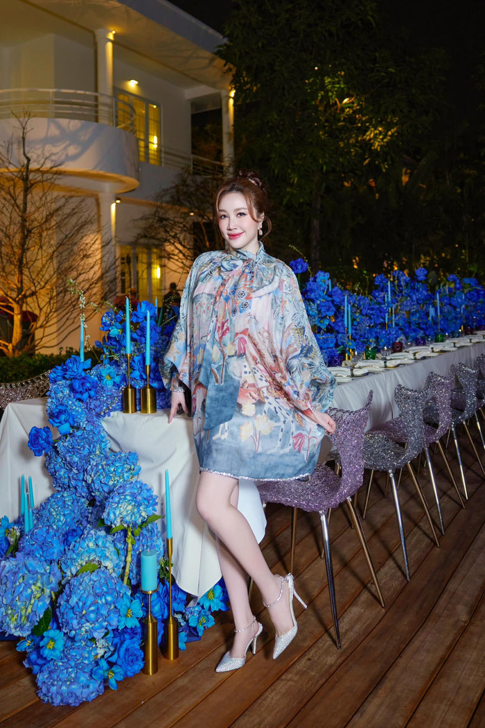 Bảo Thy diện đồ giấu dáng khiến nhiều người nghi ngờ cô có bầu. (Ảnh FBNV)