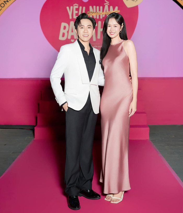 Vợ Anh Đức để lộ bụng lùm lùm khi xuất hiện tại sự kiện Ảnh 1