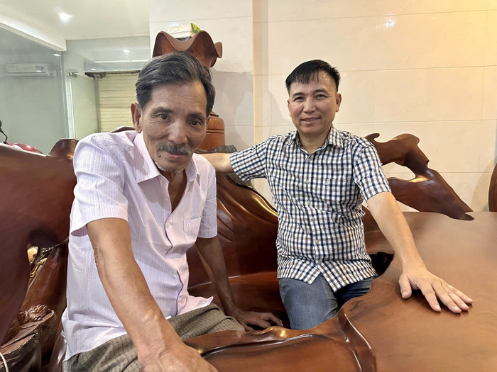 Nghệ sĩ Thương Tín ở nhà nhạc sĩ Tô Hiếu thời gian qua. Ảnh: FBNV