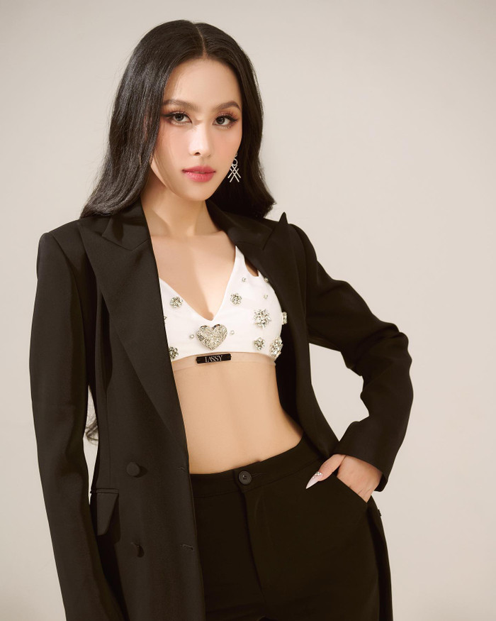 Á hậu Ngọc Hằng luôn biết cách tỏa sáng với phong cách thời trang tinh tế, mang đậm dấu ấn cá nhân.