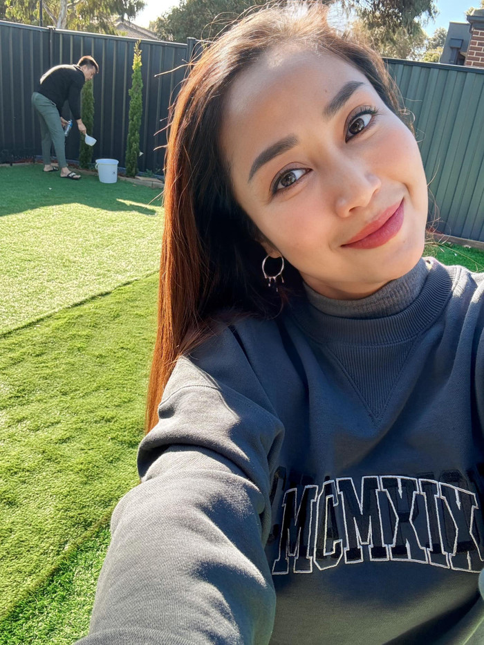 Ốc Thanh Vân đảm đương nhiều vai trò khi sinh sống ở xứ người. (Ảnh FBNV)