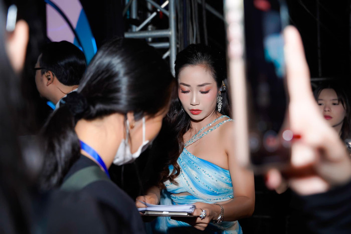 Về lại Việt Nam, nữ diễn viên tất bật với công việc diễn xuất, tham gia nhiều chương trình giải trí. (Ảnh FBNV)