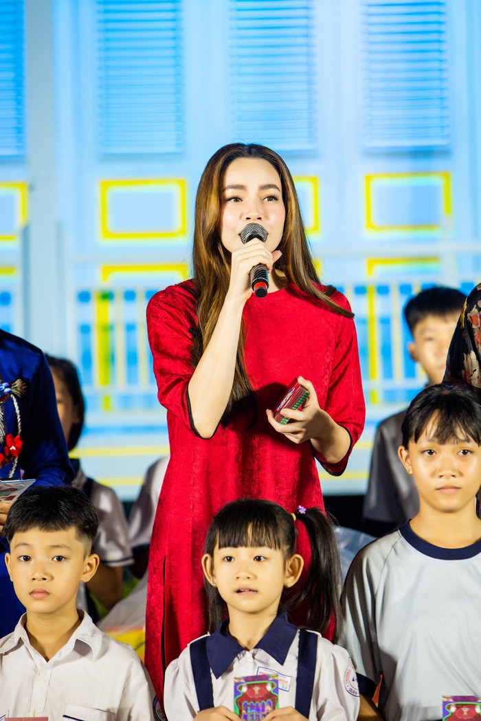 Hồ Ngọc Hà làm thiện nguyện vào thời điểm cận Tết Nguyên Đán. Ảnh: FBNV