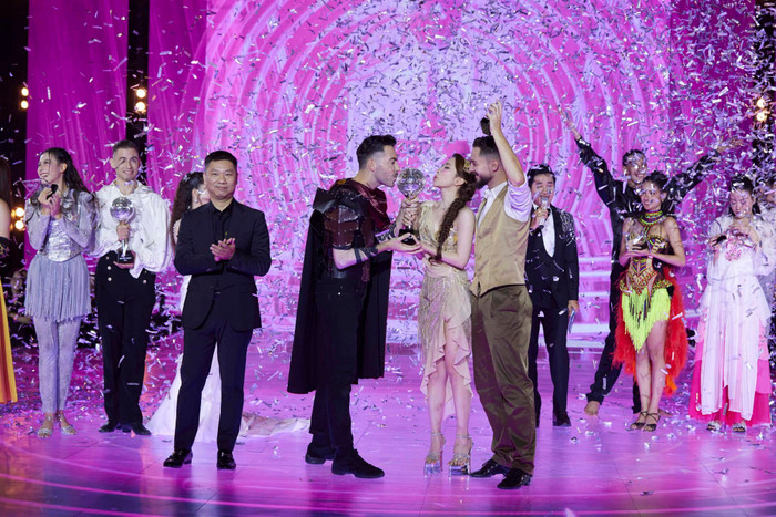 Nữ diễn viên gửi lời cảm ơn đến bạn nhảy cùng những người đã góp phần tạo nên chiến thắng của cô tại chương trình năm nay. (Ảnh FBNV)