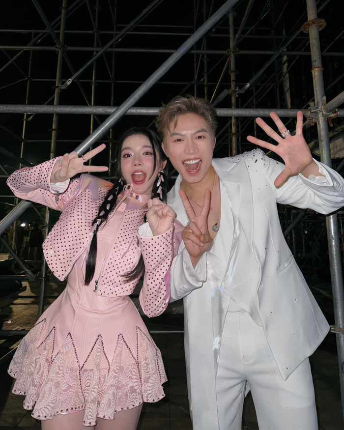 Đầu năm 2025, cặp đôi khoe ảnh thân mật bên nhau. (Ảnh: FBNV)