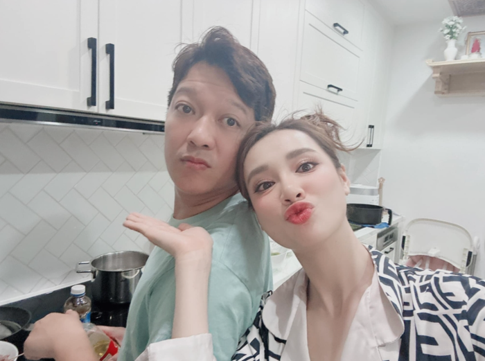 Nhã Phương nhiều lần 'flex' khả năng nấu ăn ngon như nhà hàng của Trường Giang. (Ảnh: FBNV)