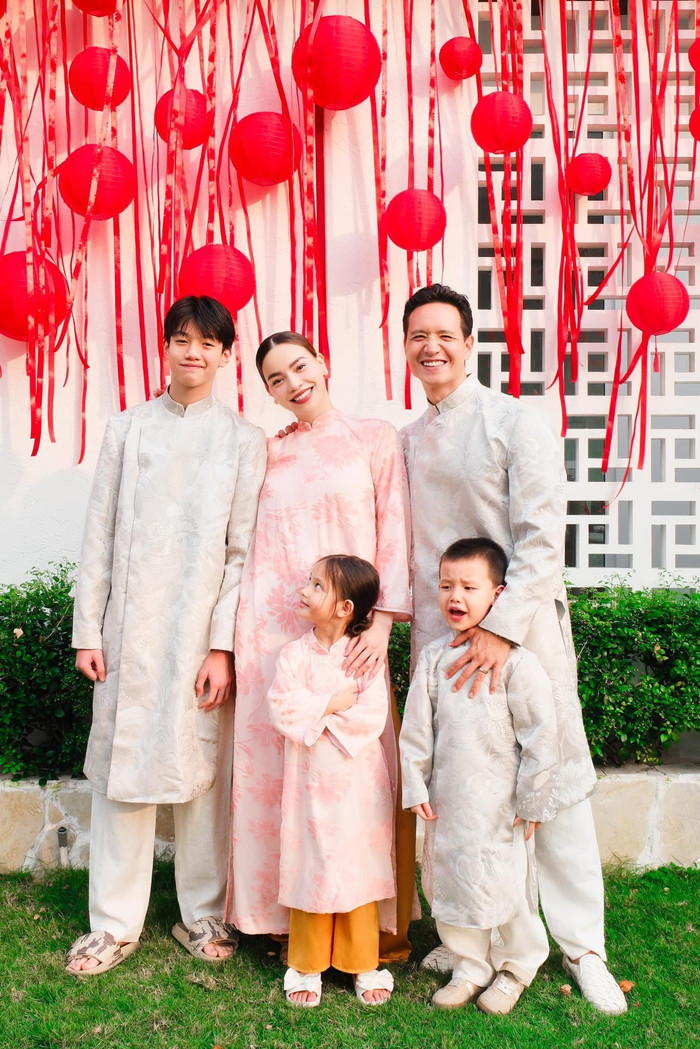 Gia đình Hồ Ngọc Hà chụp ảnh đón Tết, Subeo trở thành tâm điểm Ảnh 2