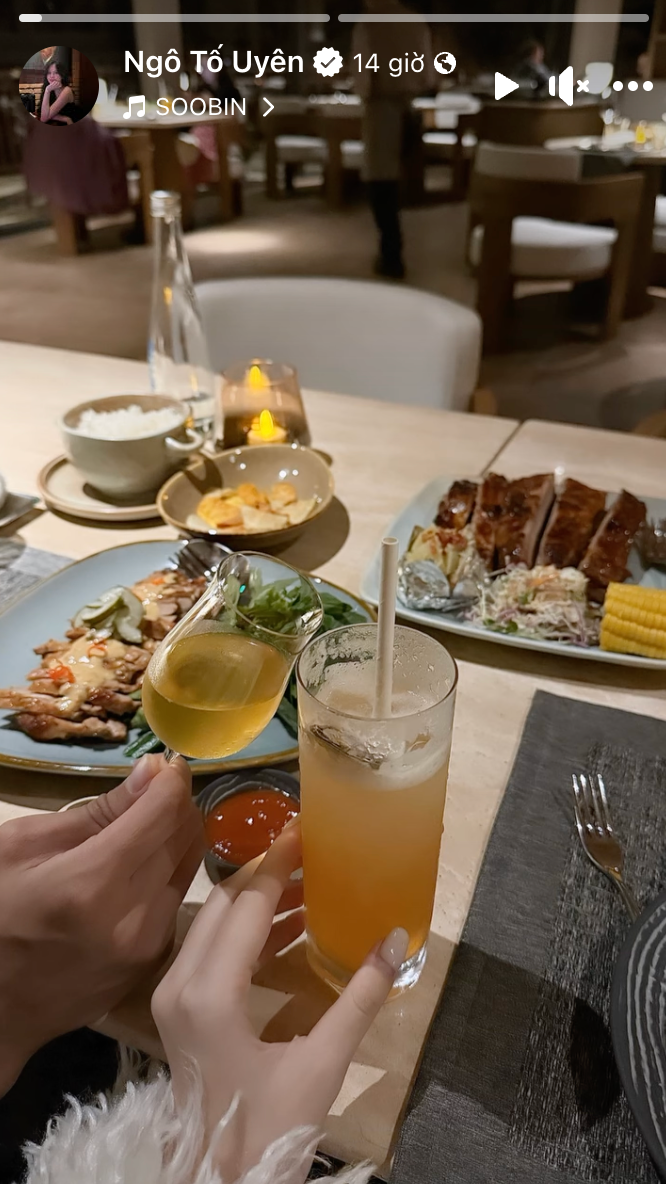 Vợ chồng trung vệ Thành Chung - Tố Uyên 'đánh lẻ', hâm nóng tình cảm. (Ảnh chụp màn hình)