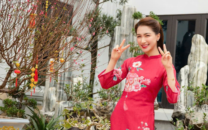 Hòa Minzy xây nhà tặng bố mẹ, chăm làm từ thiện: Chuẩn con nhà người ta! Ảnh 2