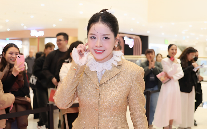 Chi Pu khoe nhan sắc như 'búp bê sống' ở tuổi U40 Ảnh 1