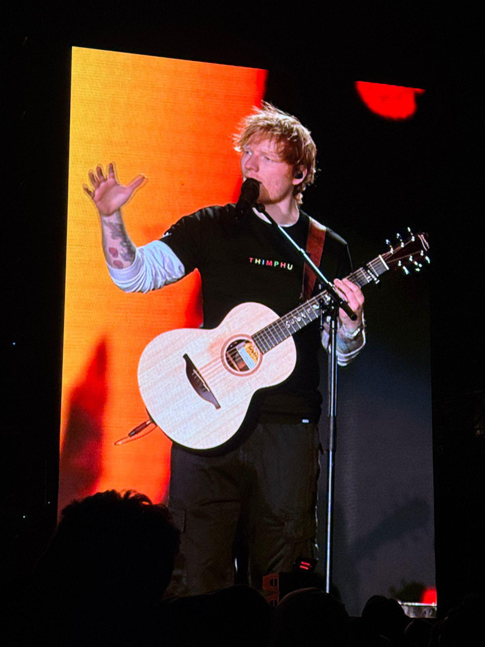 Buổi biểu diễn lịch sử của Ed Sheeran Ảnh 4