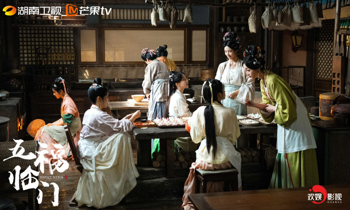 Một số tình tiết trong Ngũ Phúc Lâm Môn có sự sai lệch so với lịch sử.