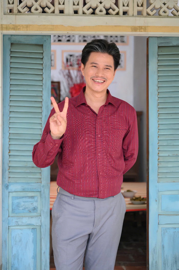 Tạo hình của MC Vũ Mạnh Cường trong phim truyền hình được chiếu vào đêm giao thừa Tết Ất Tỵ 2025. (Ảnh: FBNV)