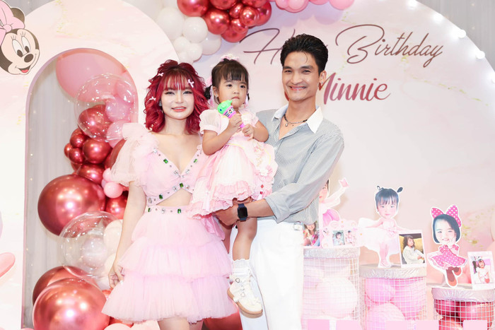Tổ ấm hạnh phúc của Thảo Vy và Mạc Văn Khoa bên cạnh con gái đầu lòng khiến nhiều người ngưỡng mộ. (Ảnh: FBNV)