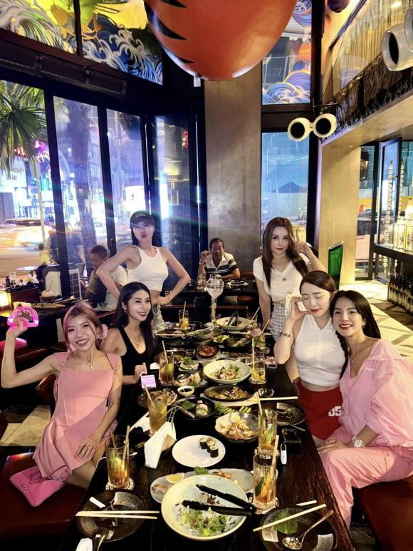 Quỳnh Nga tham gia buổi tụ họp mừng sinh nhật của Diệp Lâm Anh hồi tháng 8/2024. (Ảnh FBNV)
