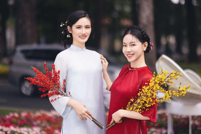 Nét đẹp của Hoa hậu Ý Nhi bị nhận xét có phần kém tự nhiên hơn bình thường. 