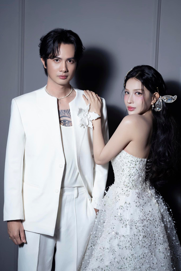 Cặp đôi Vbiz chính thức công khai chuyện tình cảm ngày cuối năm Ảnh 1