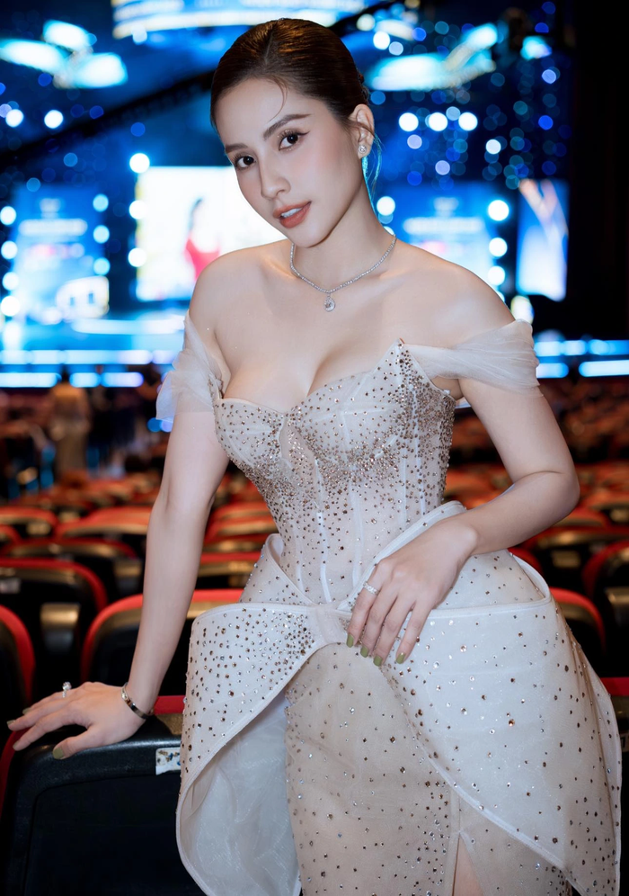 Showbiz 24h: Nhiều khán giả đang mò về câu chuyện Thiên An 'biến mất' trên nền tảng Facebook. Ảnh: Sưu tầm