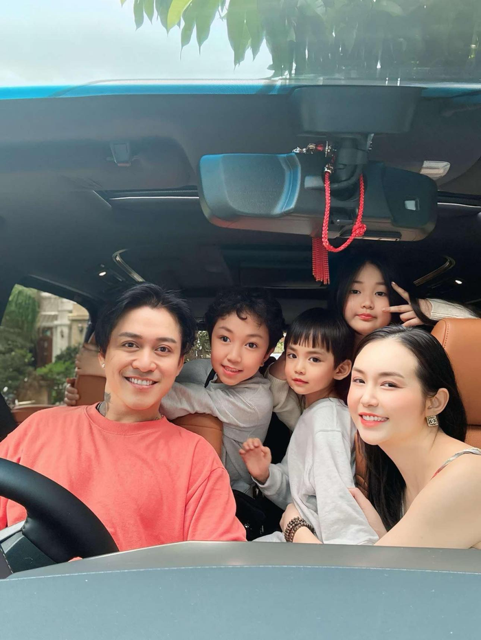 Cả gia đình Tuấn Hưng 'Nam tiến' và đón Tết Nguyên Đán đầu tiên ở TP.HCM sau nhiều năm. (Ảnh: FBNV)