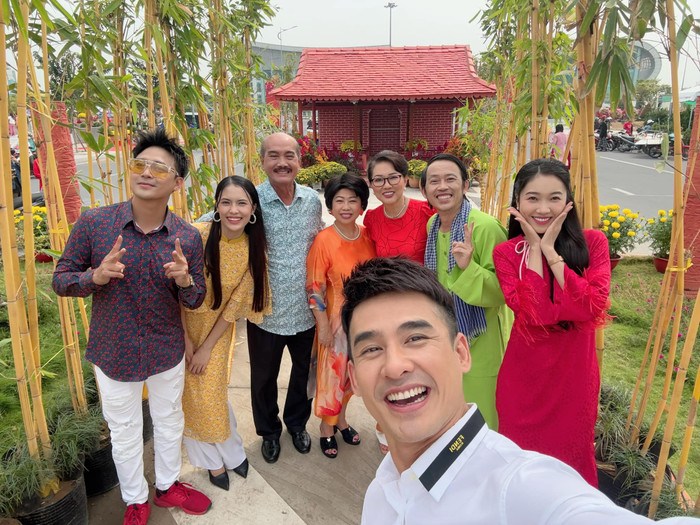 Hoài Linh đi làm ngày Tết, ngoại hình hiện tại gây chú ý Ảnh 1