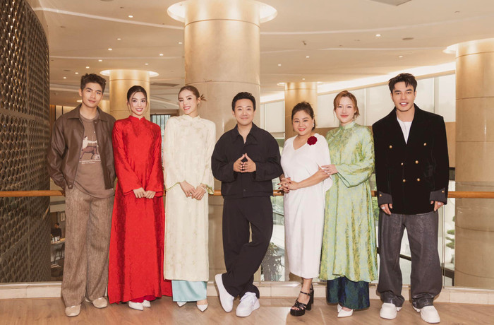 Trấn Thành cùng dàn cast phim điện ảnh Bộ Tứ Báo Thủ.