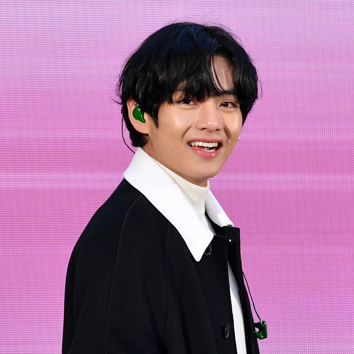 V chăm chỉ làm một việc trước thềm xuất ngũ, tái hợp cùng BTS Ảnh 3