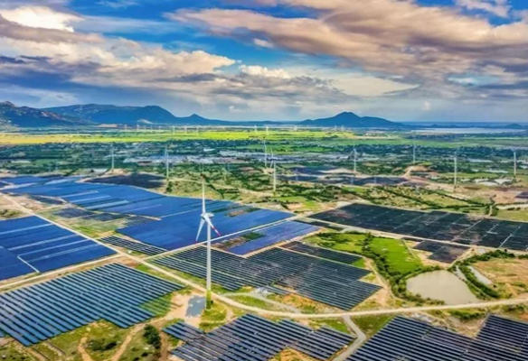 Việt Nam gặp phải hai thách thức chính trong chuyển đổi năng lượng là cơ sở hạ tầng và kinh phí. (Nguồn: Tạp chí Tài chính)