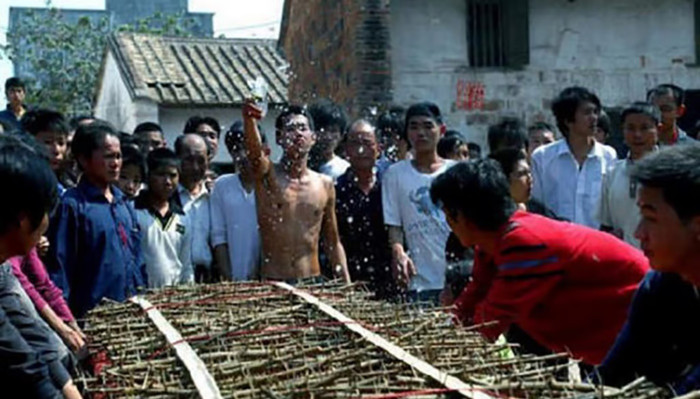 Phong tục đón Tết đau đớn tại Trung Quốc khiến nhiều người 'nhăn mặt' Ảnh 1