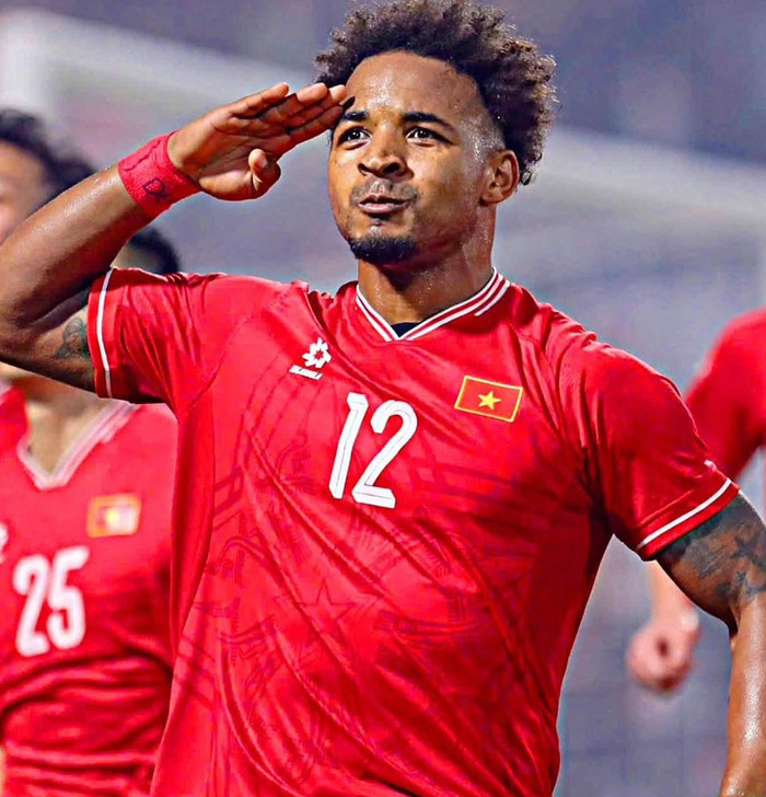 Liên đoàn bóng đá Việt Nam cũng thông báo rằng: “Để thúc đẩy sự phát triển của bóng đá trẻ, Ban tổ chức SEA Games 33 tại Thái Lan đã đề xuất quy định chỉ cho phép sử dụng cầu thủ U22 cho môn bóng đá nam. Quy định này đã được thông qua sau cuộc họp giữa Liên đoàn bóng đá Thái Lan (FAT) và Tổng cục Thể thao Thái Lan (SAT) gần đây”.