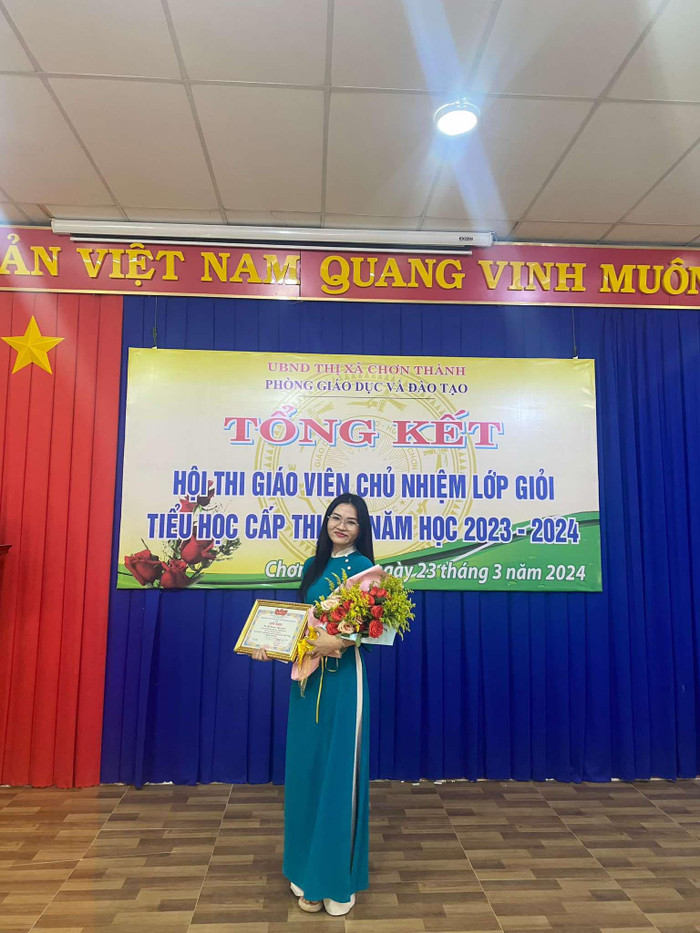 Cô giáo Hồ Hoàng Thục Linh