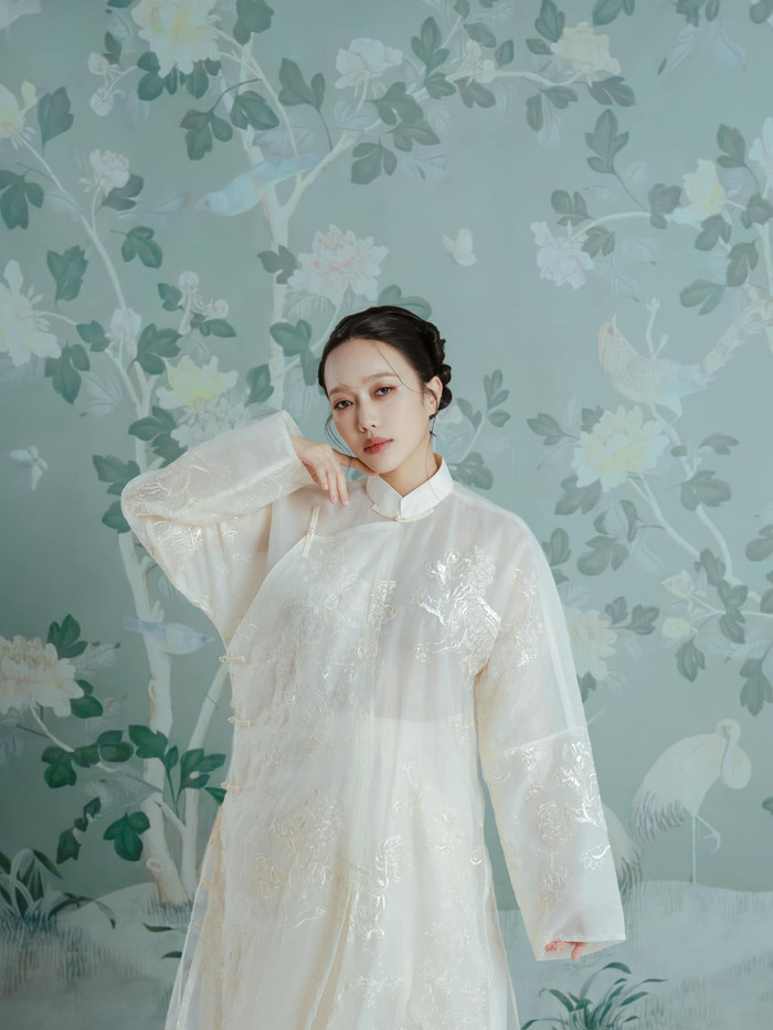 Diệu Nhi định tạo bất ngờ cho ba mẹ nhưng chính cô mới là người bị bất ngờ. (Ảnh FBNV)