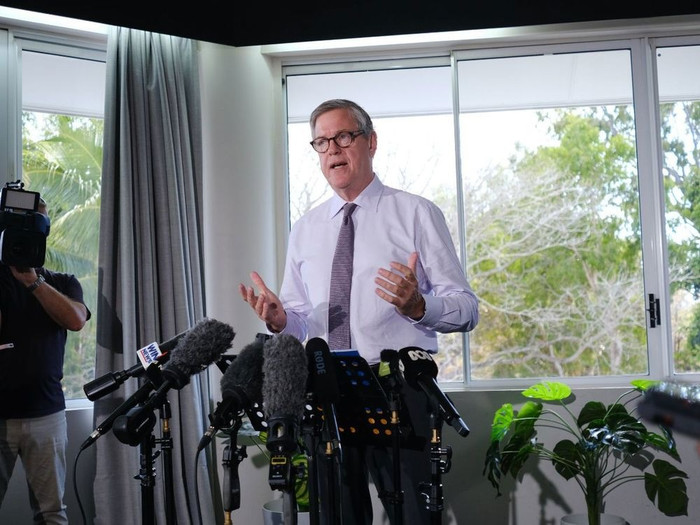 Bộ trưởng Bộ Y tế và Dịch vụ Xe cứu thương Tim Nicholls cho biết một cuộc điều tra gồm hai phần đang được tiến hành.