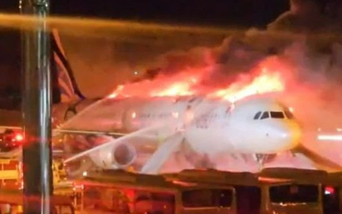 Máy bay Hàn Quốc chở 170 người bốc cháy dữ dội vào đêm 29 Tết Ảnh 2