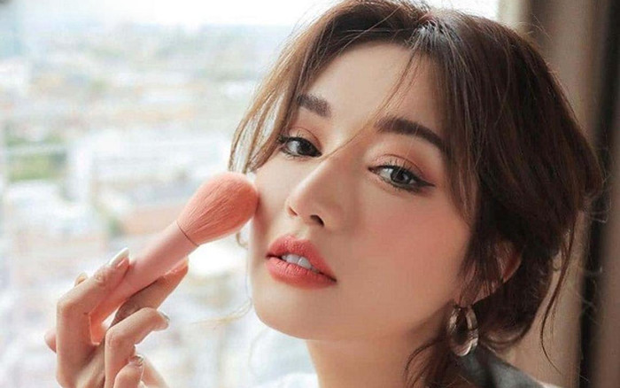 'Bỏ túi' 4 bí quyết giúp lớp trang điểm lâu trôi khi đi chơi Tết Ảnh 2