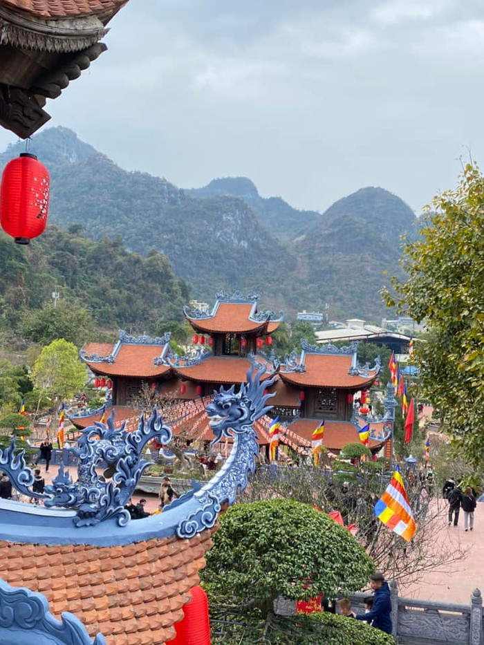 Chùa Tân Thanh được trang trí đẹp mắt để đón du khách, người dân, phật tử đến tham quan trong dịp Tết Nguyên đán này. Ảnh: Vi Ngọc Mẫn